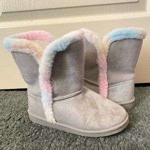 Girls Tulip Hem Fuzzy Boot